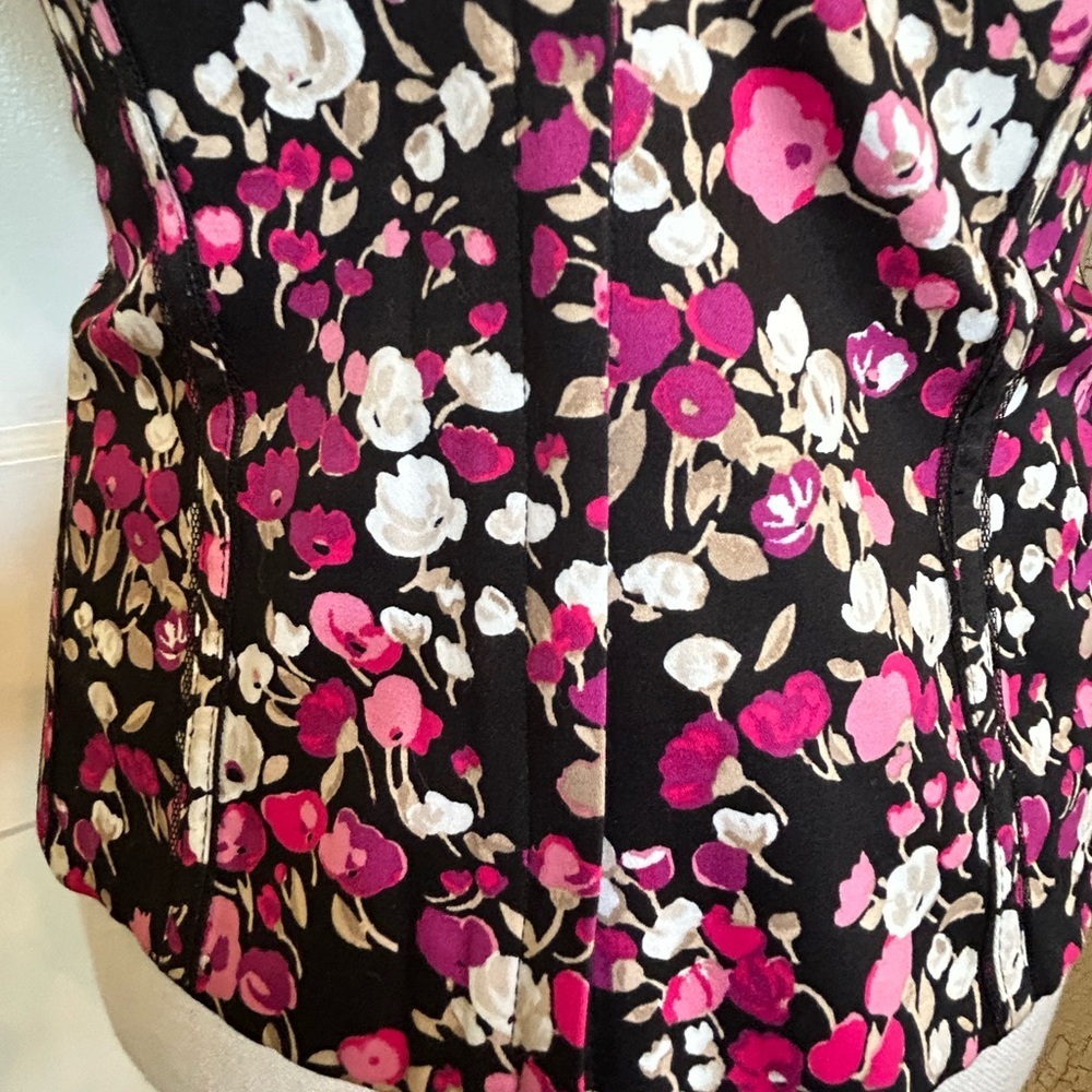 White House Black Market Corset Floral Top. - Picture 4 of 15